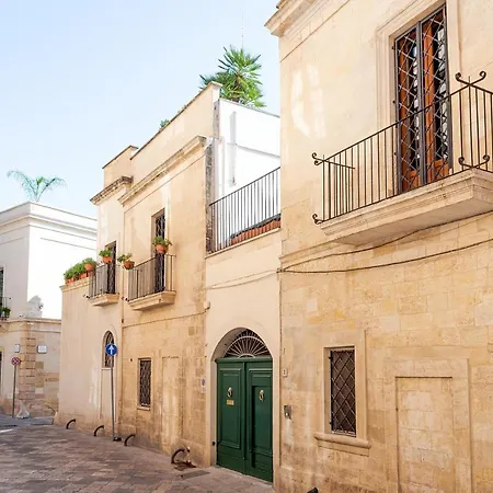 Palazzo P D'ajmo - Dimora Storica Villa Lecce