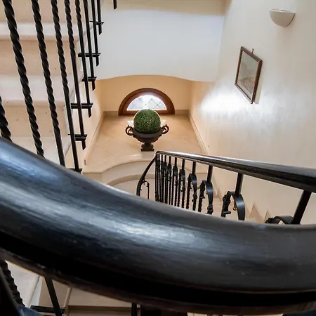 Palazzo P D'ajmo - Dimora Storica Villa