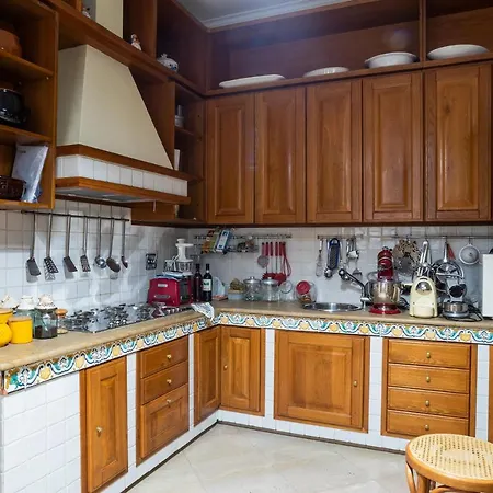 Palazzo P D'ajmo - Dimora Storica Villa Lecce