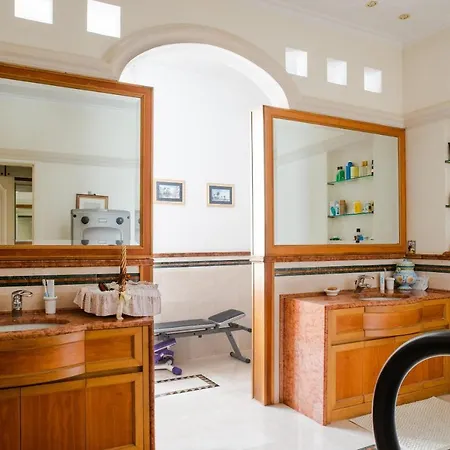 Palazzo P D'ajmo - Dimora Storica Villa