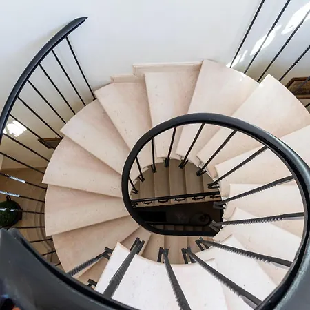 Palazzo P D'ajmo - Dimora Storica