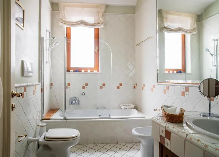 Palazzo P D'ajmo - Dimora Storica לצ'ה