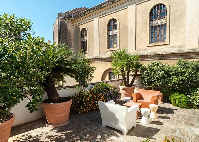 Palazzo P D'ajmo - Dimora Storica Villa Lecce